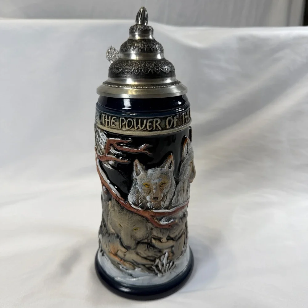 King Jody Bergsma Power of the Pack Wolf Stein Unisex OS Blue Limited Edition
